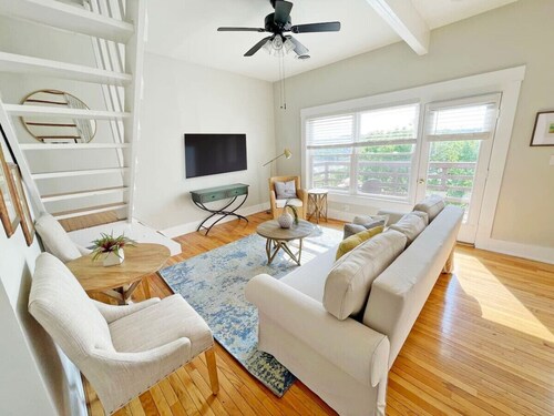 Mt Adams 2BR | Deck | River Views | 3-min to Dtown