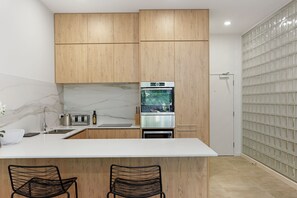 Apartment, 2 Bedrooms | Private kitchen