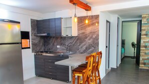 Apartment | Private kitchen | Fridge, stovetop, dishwasher - Cozy City Apartment in Cartago (Cartago)