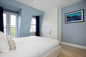 2 bedrooms, WiFi, bed sheets - Kensington Rooftops, by Veeve (London)