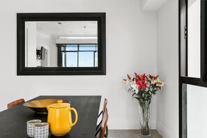 Apartamento, 1 quarto | Opções para refeição no quarto