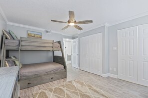 2 habitaciones, tabla de planchar con plancha y wifi gratis 