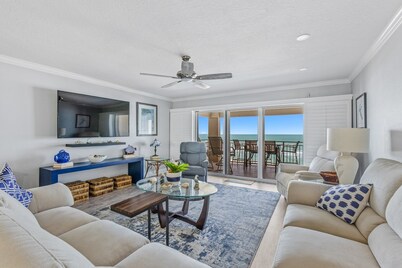 6th Floor Oceanfront with Private Balcony 2 Pools and Car Free Beach