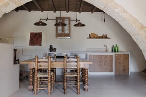 Dining - Traditional Stone House (Koutouloufari)