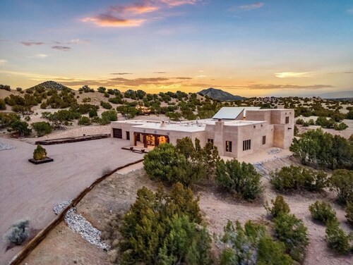 Indoor heated pool minutes to downtown Santa Fe