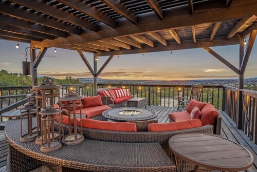 Indoor heated pool minutes to downtown Santa Fe