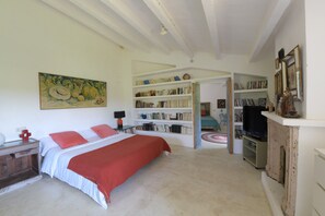 5 室のベッドルーム、デスク、アイロン / アイロン台、WiFi (無料)