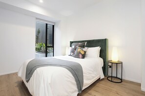 Two Bedroom Apartment with Parking | 2 bedrooms, laptop workspace, free WiFi - The Vulcan Apartments by Urban Rest (Auckland)