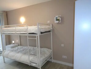 9 bedrooms, iron/ironing board, WiFi