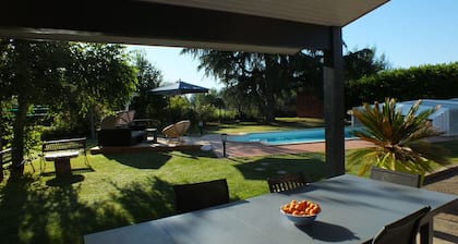 2 - Le Clos de GĂšles, maison chaleureuse avec piscine
