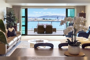 Two Bedroom Apartment with Parking | 2 bedrooms, laptop workspace, free WiFi, bed sheets