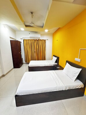 5 bedrooms, desk, laptop workspace, free WiFi