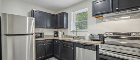 Refrigerador, horno, placa de cocina, lavavajillas