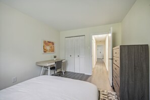 2 bedrooms, desk, iron/ironing board, travel crib