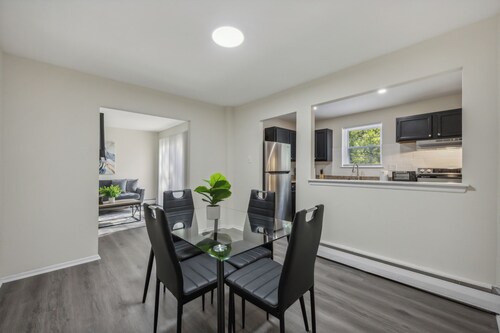 Pine Brook 1302 I Pool Gym I Free Parking !