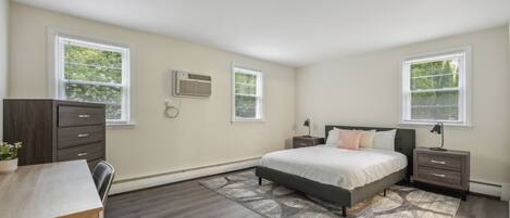 2 bedrooms, desk, iron/ironing board, free WiFi