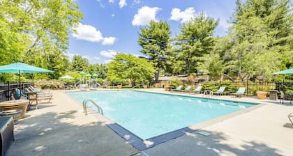 Pine Brook 1306 I Modern 2Br Oasis I Free Parking