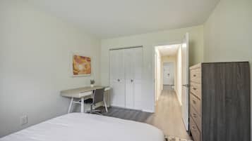 2 bedrooms, desk, iron/ironing board, travel crib