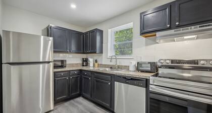 Pine Brook 410 I Pool Gym I Free Parking !