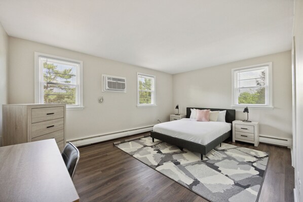 2 bedrooms, desk, iron/ironing board, travel crib