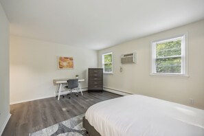 2 bedrooms, desk, iron/ironing board, travel crib