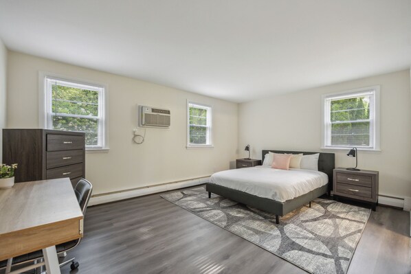 2 bedrooms, desk, iron/ironing board, travel crib