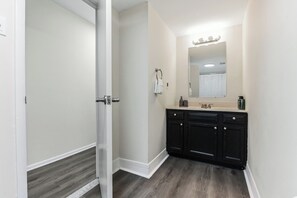 Hårføner og håndklær