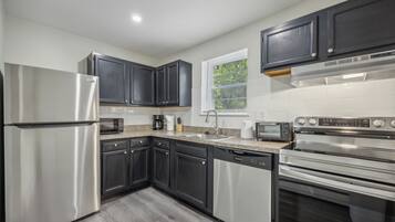 Coffee/tea maker, fridge, oven, stovetop
