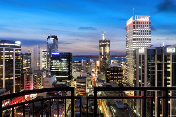 Two Bedroom Apartment with Parking | 2 bedrooms, free WiFi - Metropolis Apartments by Urban Rest (Auckland)