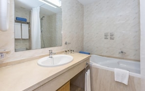 Doccia, asciugacapelli, bidet, asciugamani