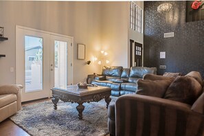 TV, stereoanlegg og kontorer