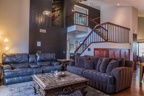 TV, stereoanlegg og kontorer