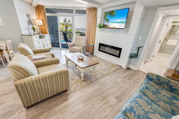 Large Family Room with Views of Ocean and Pool