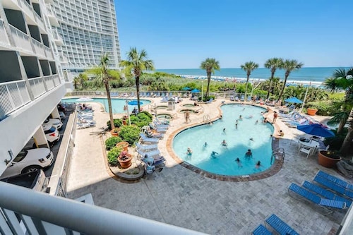 Newly Remodeled 2BR Great Views, Pools, Low Floor!