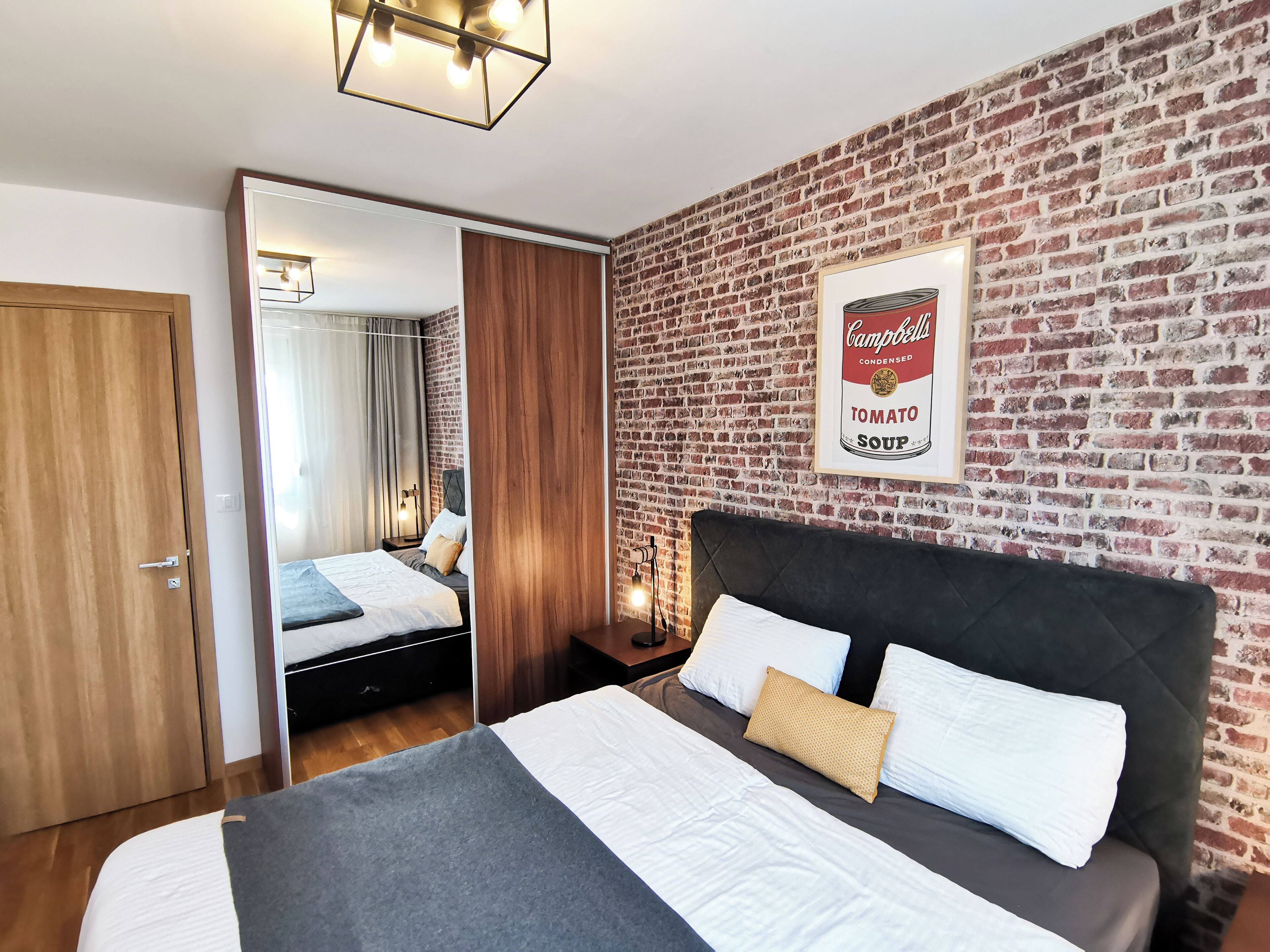 1 slaapkamer, een strijkplank/strijkijzer, wifi, beddengoed