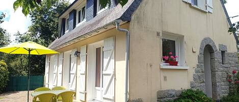 تناول الطعام بالخارج