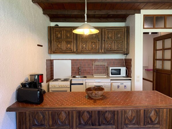 冷蔵庫、電子レンジ、オーブン、食器洗い機