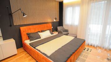 1 dormitorio, tabla de planchar con plancha, wifi y ropa de cama