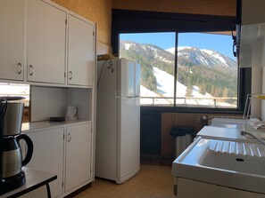 Fridge, microwave, oven, dishwasher - 3-Room Apt for 8, terrace & piste view, Pra-Loup (Pra-Loup)