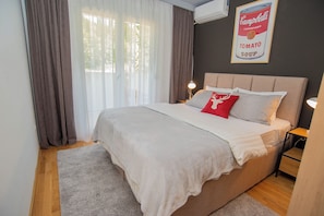 2 bedrooms, iron/ironing board, WiFi, bed sheets
