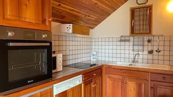 JÀÀkaappi, mikroaaltouuni, astianpesukone