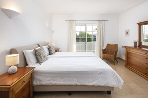 4 slaapkamers, een kluis op de kamer, een strijkplank/strijkijzer