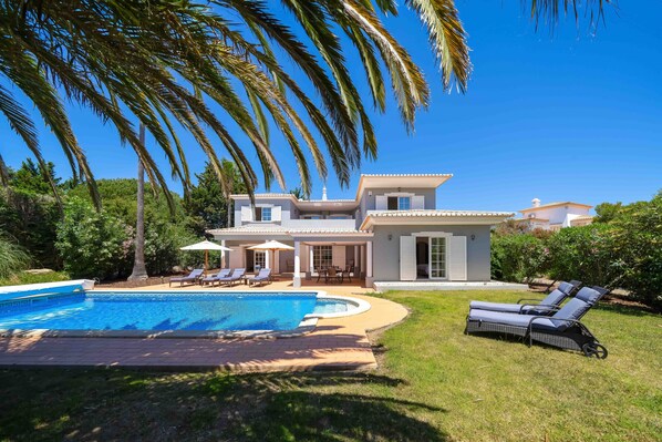 Pool - Casa Cegonha - spacious villa with heated pool (Carvoeiro)