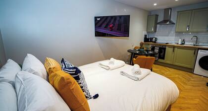 E2M Wisteria House Heathrow Free Parking