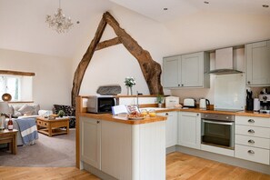 Fridge, microwave, oven, stovetop - Beautiful Renovated Barn within the Countryside (Conwy Principal Area)