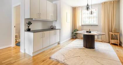 Professionally Styled 100 SQM Apartment - Stockholms Finest Area Östermalm
