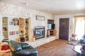 Fireplace - Claim Jumper #11 Townhouse (Red River)