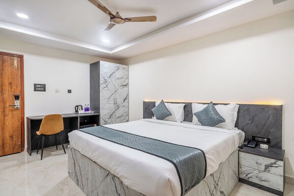 Desk, laptop workspace, free WiFi - Hotel srishoin (Hyderabad)