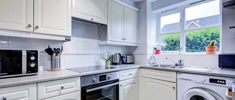 Apartment | Private kitchen | Fridge, microwave, oven, stovetop