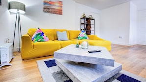 Apartment | Living area - Spacious 2-bed Apartment, Family With Pets Welcome (London)